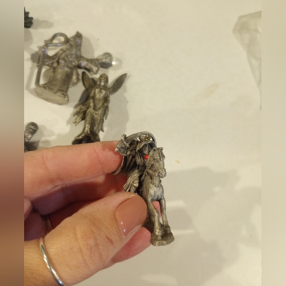 Figures - Picture 2 of 5